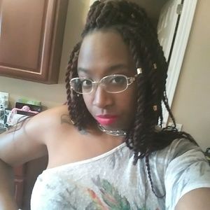 Meet your Posher, Deone